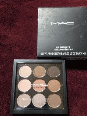 MAC Cosmetics Neutral 9-Color Eyeshadow Palette — Brown, Taupe & Champagne Tones